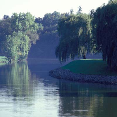 A bend on the Thames River