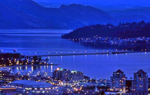 Kelowna at night
Photo Credit: Tourism Kelowna - SATW